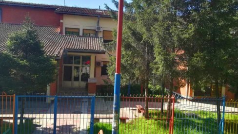 PETICIJA POSLE PLJAČKE VRTIĆA: Roditelji mališana iz obdaništa Maslačak uznemireni i zabrinuti za bezbednost dece PETICIJA POSLE PLJAČKE VRTIĆA: Roditelji mališana iz obdaništa Maslačak uznemireni i zabrinuti za bezbednost dece