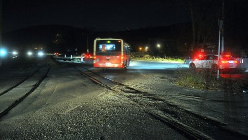 KOŠUTNJAK U MRAKU, VOZAČI U PROBLEMU: Deo Bulevara patrijarha Pavla nije adekvatno osvetljen, ova izuzetno frekventna deonica nebezbedna KOŠUTNJAK U MRAKU, VOZAČI U PROBLEMU: Deo Bulevara patrijarha Pavla nije adekvatno osvetljen, ova izuzetno frekventna deonica nebezbedna