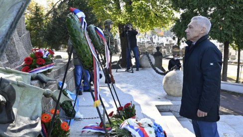 NEKAŽNJENO PRAVE LISTE ZA ODSTREL! Izvesna grupa Oktobar planira da objavi imena više od 4.000 Putinovih agenata u našoj zemlji NEKAŽNJENO PRAVE LISTE ZA ODSTREL! Izvesna grupa Oktobar planira da objavi imena više od 4.000 Putinovih agenata u našoj zemlji