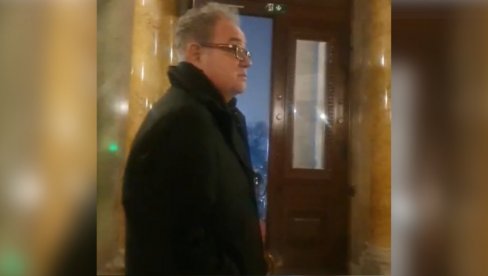HOĆEŠ ŠAMARČINU: Lutovac pretio poslanicima na izlazu iz Skupštine (VIDEO) HOĆEŠ ŠAMARČINU: Lutovac pretio poslanicima na izlazu iz Skupštine (VIDEO)