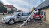 VOZILOM SRUŠIO STUB ULIČNE RASVETE: Saobraćajna nezgoda na izlazu iz Leskovca