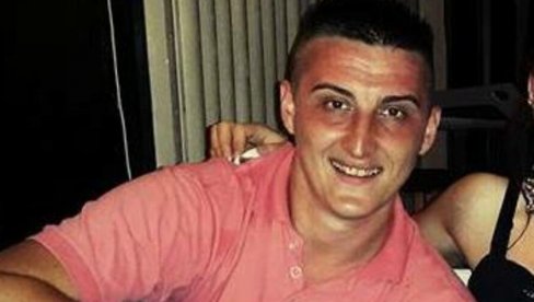 I NEBO JE PLAKALO: Sahranjen mladi pevač iz Futoga - Zašto nam ode pre vremena, ni mrava nije zgazio I NEBO JE PLAKALO: Sahranjen mladi pevač iz Futoga - Zašto nam ode pre vremena, ni mrava nije zgazio
