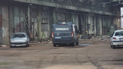 UŽAS U NIŠU: Muškarac pao sa zgrade Mašinske industrije Niš (FOTO) UŽAS U NIŠU: Muškarac pao sa zgrade Mašinske industrije Niš (FOTO)