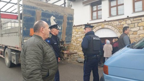 ČIZMAMA GAZE SRPSKI HLEB: Srpska lista osudila sinhronizovani napad Aljbina Kurtija na severu i jugu KiM ČIZMAMA GAZE SRPSKI HLEB: Srpska lista osudila sinhronizovani napad Aljbina Kurtija na severu i jugu KiM