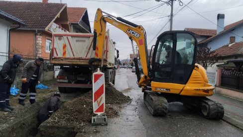 ZAMENA AZBESTNIH VODOVODNIH CEVI: U Paraćinu završena rekonstrukcija mreže u još jednoj ulici ZAMENA AZBESTNIH VODOVODNIH CEVI: U Paraćinu završena rekonstrukcija mreže u još jednoj ulici