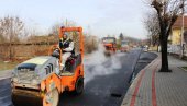 ASFALT UMESTO „KOCKI“: Novi kolovoz u dva sloja za “Zapadnu kapiju“ Paraćina (FOTO)