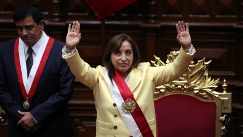 PERU IZNENADA DOBIO PRVU PREDSEDNICU: Posle pokušaja raspuštanja parlamenta, pa hapšenja predsednika Perua Pedra Kastilja smena na čelu države PERU IZNENADA DOBIO PRVU PREDSEDNICU: Posle pokušaja raspuštanja parlamenta, pa hapšenja predsednika Perua Pedra Kastilja smena na čelu države