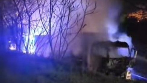POŽAR U SURČINU: Izgoreo čitav šleper (VIDEO) POŽAR U SURČINU: Izgoreo čitav šleper (VIDEO)