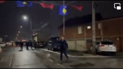 POGLEDAJTE SNIMKE: Kurtijevi specijalci naoružani do zuba umarširali na sever (FOTO) POGLEDAJTE SNIMKE: Kurtijevi specijalci naoružani do zuba umarširali na sever (FOTO)