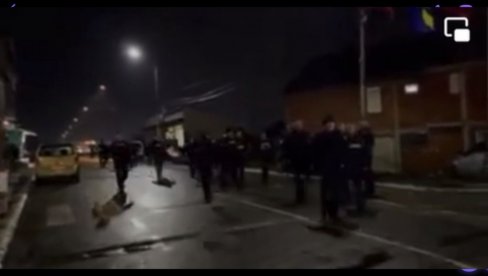 NAORUŽANI DO ZUBA U OKLOPNIM VOZILIMA Novi detalji okupacije severa KiM - i deca u vrtiću Kurtiju bila meta NAORUŽANI DO ZUBA U OKLOPNIM VOZILIMA Novi detalji okupacije severa KiM - i deca u vrtiću Kurtiju bila meta