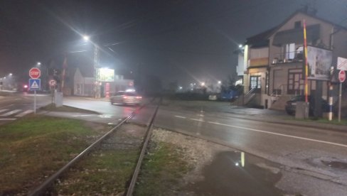 TRI SATA BLOKADE: Na pružnom prelazu u Loznici gorela lokomotiva (FOTO) TRI SATA BLOKADE: Na pružnom prelazu u Loznici gorela lokomotiva (FOTO)