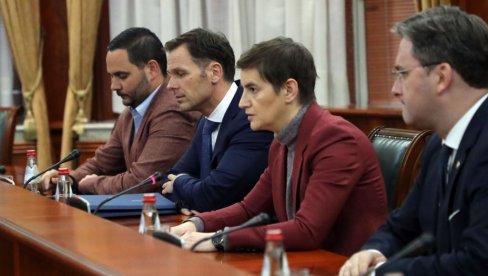 DIJALOG JE NAJBOLJI NAČIN ZA REŠAVANJE PROBLEMA: Brnabić sa predstavnicima Saveza samostalnih sindikata DIJALOG JE NAJBOLJI NAČIN ZA REŠAVANJE PROBLEMA: Brnabić sa predstavnicima Saveza samostalnih sindikata
