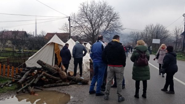 НАЈНОВИЈЕ ИНФОРМАЦИЈЕ СА БАРИКАДА: Срби и даље не одустају од захтева - не занима нас састав лажних одборника