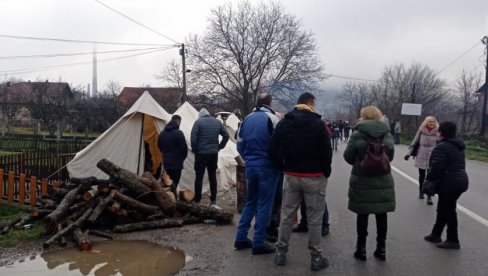 СРБЕ, ИПАК, ЛОВЕ, РЕЧ ЗАПАДА НИ ПЕТ ПАРА: Приштина процесуира организаторе барикада 2022, без обзира на гаранције сила