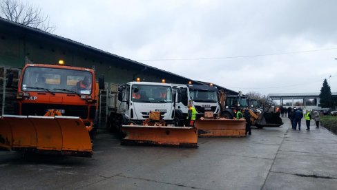 PRIPRAVNOST ZIMSKE SLUŽBE U PARAĆINU: Mehanizacija spremna da se bori sa snegom