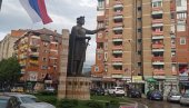 NOVA BOLESNA PROVOKACIJA PRIŠTINE: U Severnoj Mitrovici srpskoj deci delili zastave tzv. Kosova! NOVA BOLESNA PROVOKACIJA PRIŠTINE: U Severnoj Mitrovici srpskoj deci delili zastave tzv. Kosova!