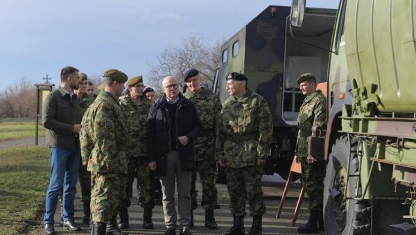 У НОВОСАДСКОЈ КАСАРНИ “АЛЕКСАНДАР БЕРИЋ”: Министар Вучевић обишао припаднике Речне флотиле