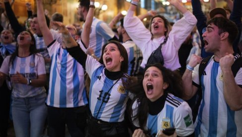 JUŽNOAMERIČKA STRAST: Nestvarne scene nakon meča Argentina - Francuska! Gaučosi u transu slave osvajanje Mundijala (VIDEO)