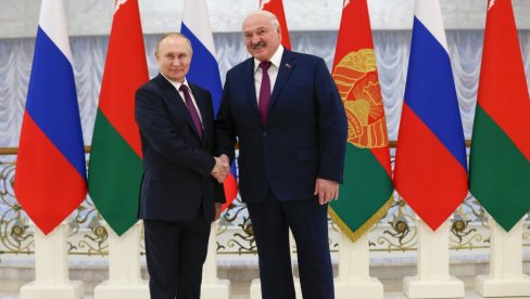 НАШИ НАРОДИ БОРИЛИ СУ СЕ РАМЕ УЗ РАМЕ Путин честитао Лукашенку Дан независности Белорусије