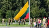 ЛИТВАНИЈА КИПТИ ОД БЕСА: Позвала на хитну изолацију Русије због једне ствари (ФОТО) ЛИТВАНИЈА КИПТИ ОД БЕСА: Позвала на хитну изолацију Русије због једне ствари (ФОТО)