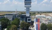 NARODE, POGLEDAJ KAKO TE OLOŠ PLJAČKA I JOŠ HOĆE DA ŠTRAJKUJE NARODE, POGLEDAJ KAKO TE OLOŠ PLJAČKA I JOŠ HOĆE DA ŠTRAJKUJE