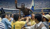 FUDBAL SE  ZOVE - PELE:  Planeta se sa divljenjem oprašta od Brazilca, kralja najlepše igre (FOTO/VIDEO)