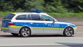 POLICIJA NA GRANICI OSTALA U ČUDU: U automobilu vozio 14 dece i devetoro odraslih