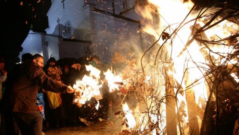 Deset stvari koje je po verovanjima ZABRANJENO raditi na Badnje veče i Božić Deset stvari koje je po verovanjima ZABRANJENO raditi na Badnje veče i Božić
