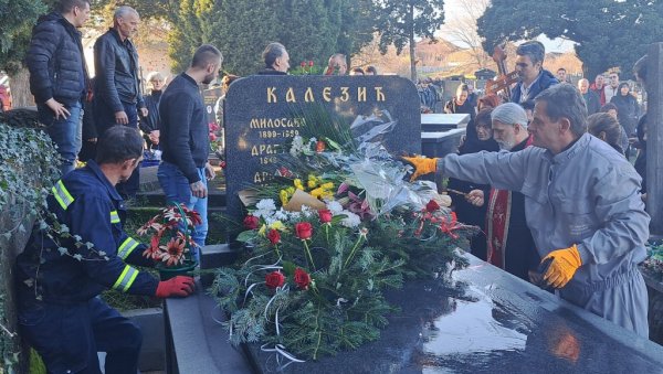 САДА СА КУМОМ ТОМОМ ПЕВА НЕБЕСКИМ ПРОСТРАНСТВИМА: У родном Даниловграду сахрањен Зоран Калезић (ФОТО/ВИДЕО)