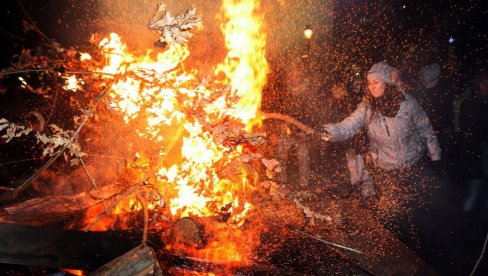 БАДЊЕ ВЕЧЕ ОБЕЛЕЖЕНО И У НОВОМ САДУ: Без ватромета ове године