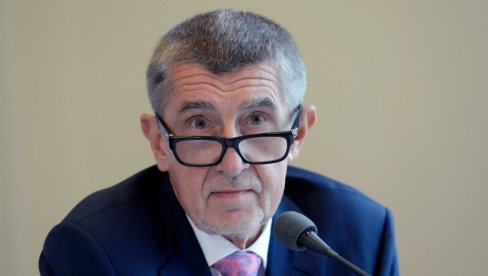 СТАРАЦ УДАРИО БАБИША ШТАКОМ У ГЛАВУ: Бивши чешки премијер нападнут на митингу СТАРАЦ УДАРИО БАБИША ШТАКОМ У ГЛАВУ: Бивши чешки премијер нападнут на митингу
