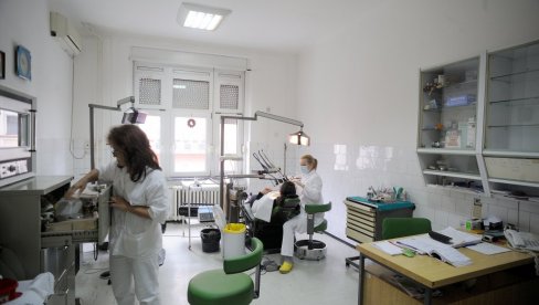 STOMATOLOZIMA OCENA - 4,6: Beograđani zadovoljni radom ove službe u zdravstvenim ustanovama STOMATOLOZIMA OCENA - 4,6: Beograđani zadovoljni radom ove službe u zdravstvenim ustanovama