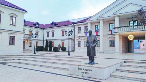 KNJIGE SU DNEVNIK NARODA: Velika nagrada Ivo Andrić piscima Jevgeniju Vodolazkinu i Miroslavu Maksimoviću KNJIGE SU DNEVNIK NARODA: Velika nagrada Ivo Andrić piscima Jevgeniju Vodolazkinu i Miroslavu Maksimoviću