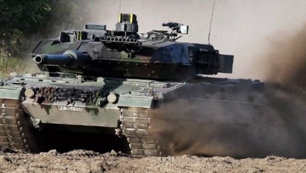 УПОЗОРЕЊЕ ЗА ПОЉСКУ: Испорука тенкова Украјини без дозволе Берлина – незаконита
