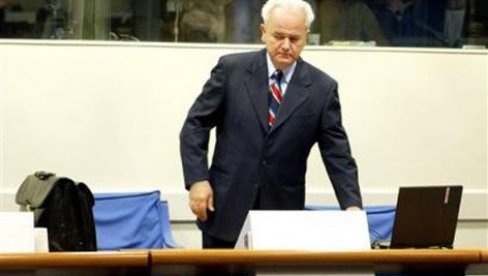 ŽIV U ZATVORU ZA ZAPAD BIO OPASNIJI NEGO NA SLOBODI: U Požarevcu juče obeleženo 18 godina od smrti Slobodana Miloševića