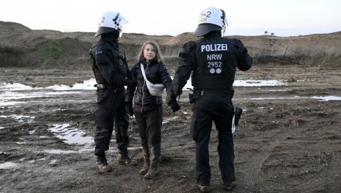 ОДМАХ ПОДИГНУТА ОПТУЖНИЦА: Светска икона Грета Тунберг неовлашћено блокирала саобраћај