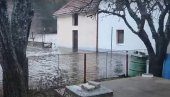 НЕВРЕМЕ НАПРАВИЛО ХАОС У ХЕРЦЕГОВИНИ: Ветар обарао стабла, вода ушла у неколико кућа