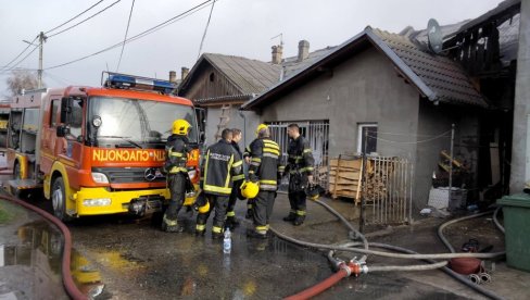TRAGEDIJA U LAZAREVCU: Požar buknuo u kući, poginula jedna osoba