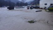 НЕВРЕМЕ ПОГОДИЛО БИЈЕЛО ПОЉЕ: Поплављене куће, угрожени мостови