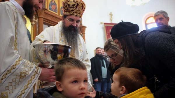 СЛУЖБА РОДУ, БОГУ И ОТАЏБИНИ: Владика Јеротеј први пут у Малом Зворнику као епископ шабачки СЛУЖБА РОДУ, БОГУ И ОТАЏБИНИ: Владика Јеротеј први пут у Малом Зворнику као епископ шабачки
