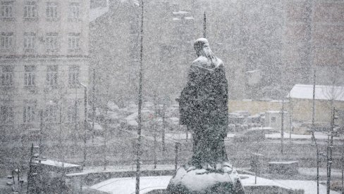 VEĆ POČEO POTOP U SRBIJI, A U OVOM GRADU VEJE: Pašće metar snega, RHMZ izdao najnovije upozorenje