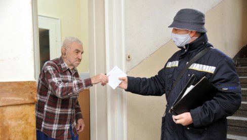НА ПРОСЕЧНОМ ЧЕКУ 6.000 ДИНАРА ВИШЕ: Држава на челу са Вучићем бине о најстаријим грађанима Србије НА ПРОСЕЧНОМ ЧЕКУ 6.000 ДИНАРА ВИШЕ: Држава на челу са Вучићем бине о најстаријим грађанима Србије