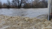 ПРИОБАЉА ЈОШ ПОД ВОДОМ: Постепено опада висок водостај Ибра у Краљеву