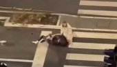 НЕСВАКИДАШЊИ ПРИЗОР НА ТРОШАРИНИ: Два мушкарца се потукла на пешачком прелазу, раздавајале их девојке (ВИДЕО)