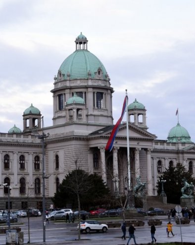 БЛОКАДЕРСКИ ТУЖИЛАЦ ДОБИО НЕРВНИ СЛОМ: Мрдић предао сет правосудних закона у Скупшнину