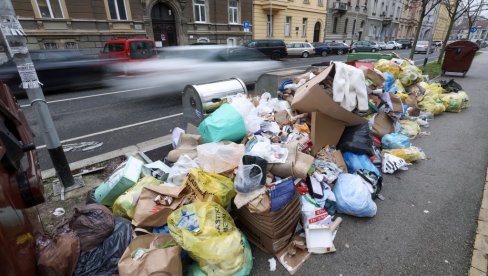 ZAGREB SE GUŠI U SMEĆU: Trećeg dana štrajka komunalaca ovako izgledaju ulice glavnog grada Hrvatske (FOTO) ZAGREB SE GUŠI U SMEĆU: Trećeg dana štrajka komunalaca ovako izgledaju ulice glavnog grada Hrvatske (FOTO)