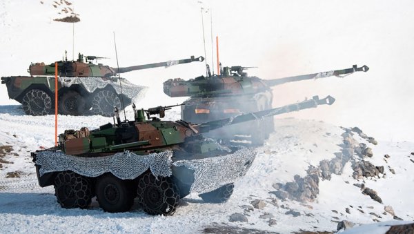КАДА ЛАКИ ТЕНКОВИ AMX-10RC ИДУ КИЈЕВУ: Француски министар одбране обелоданио датум испоруке