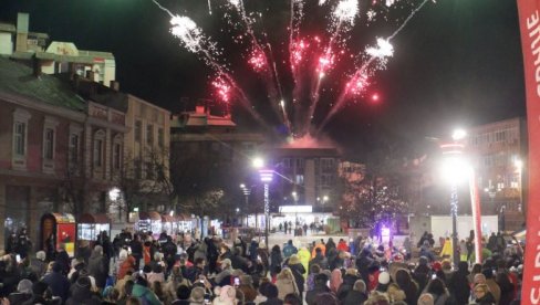 SMEDEREVO DOČEKALO GODINU ZECA: Spektakl na gradskom trgu, organizovana proslava kineske - lunarne Nove godine (FOTO) SMEDEREVO DOČEKALO GODINU ZECA: Spektakl na gradskom trgu, organizovana proslava kineske - lunarne Nove godine (FOTO)