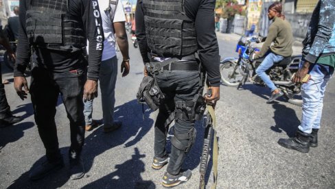 POLICAJCI OBUČENI U CIVILE RAZORILI GRAD: Užasne scene sa ulica glavnog grada (FOTO) POLICAJCI OBUČENI U CIVILE RAZORILI GRAD: Užasne scene sa ulica glavnog grada (FOTO)