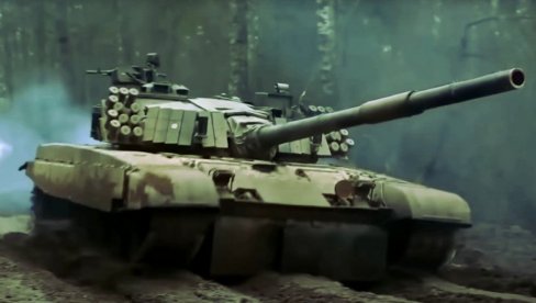 ПРОШЛИ „КО БОСИ ПО ТРЊУ“: Пољски тенкови и руски легионари у нападу на Русију - Акција војне обавештајне управе Кијева (ВИДЕО)